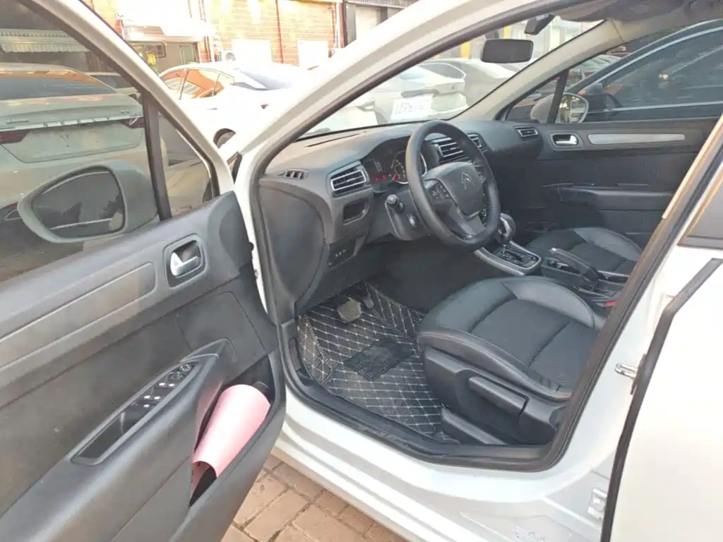 صورة 16 - Citroën C4 C-Quatre