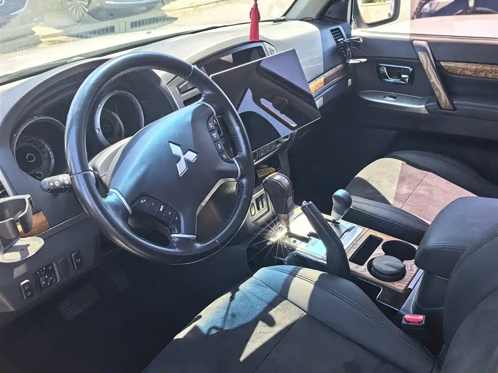 Mitsubishi Pajero (Import) 2019 3.0L Auto Standard Version фото 3