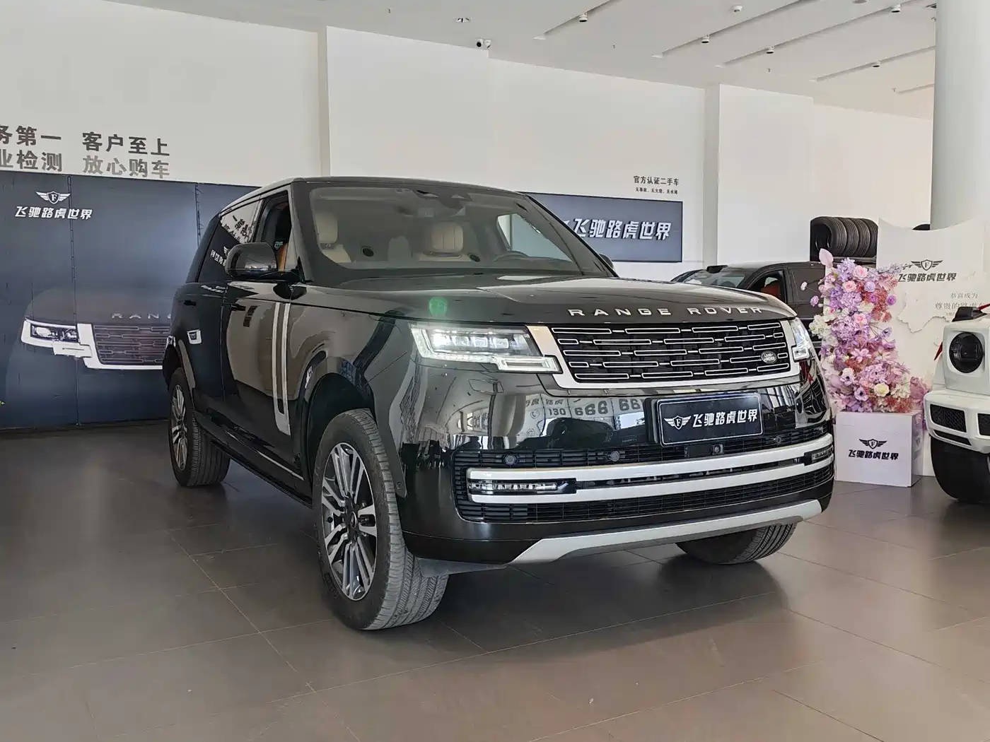 Land Rover Range Rover 2023 3.0 L6 400PS Genesis Extended Version фото 3