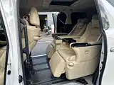 Фото 10 - Toyota Vellfire
