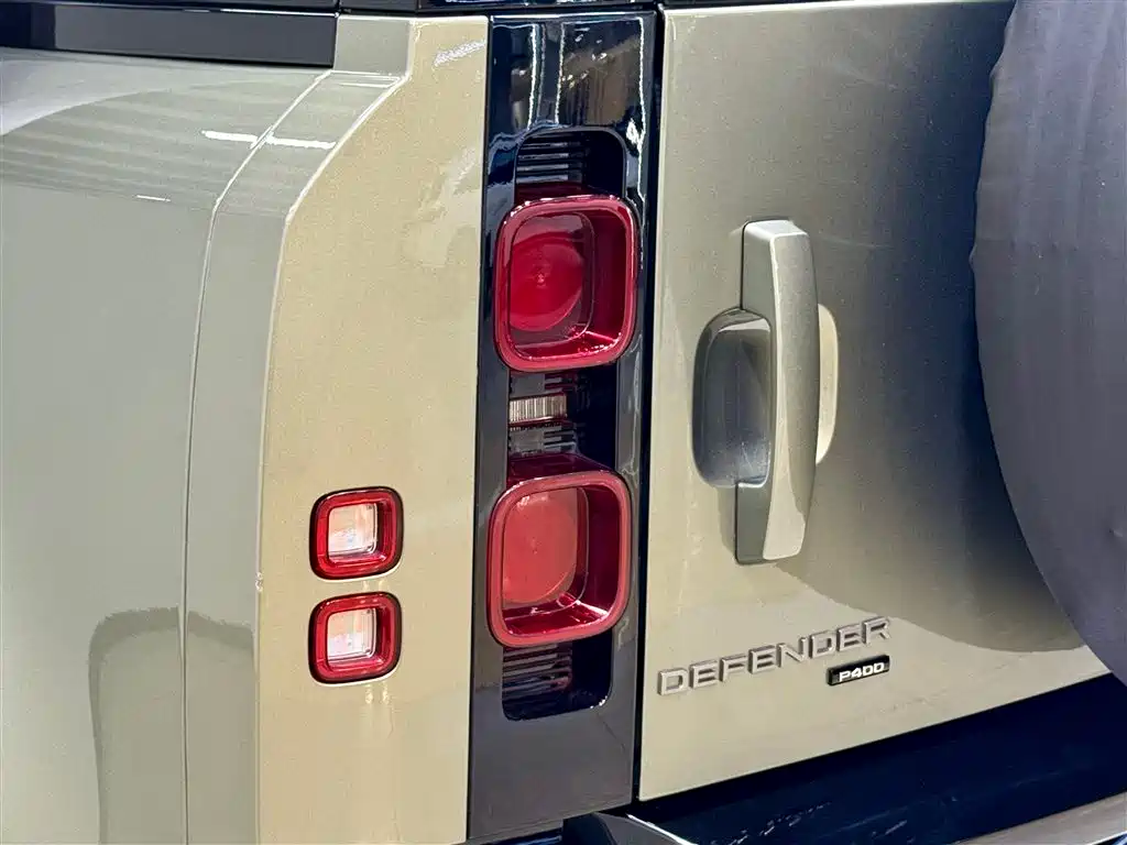 Land Rover Defender 2024 110 3.0T P400 X-DYNAMIC HSE фото 10