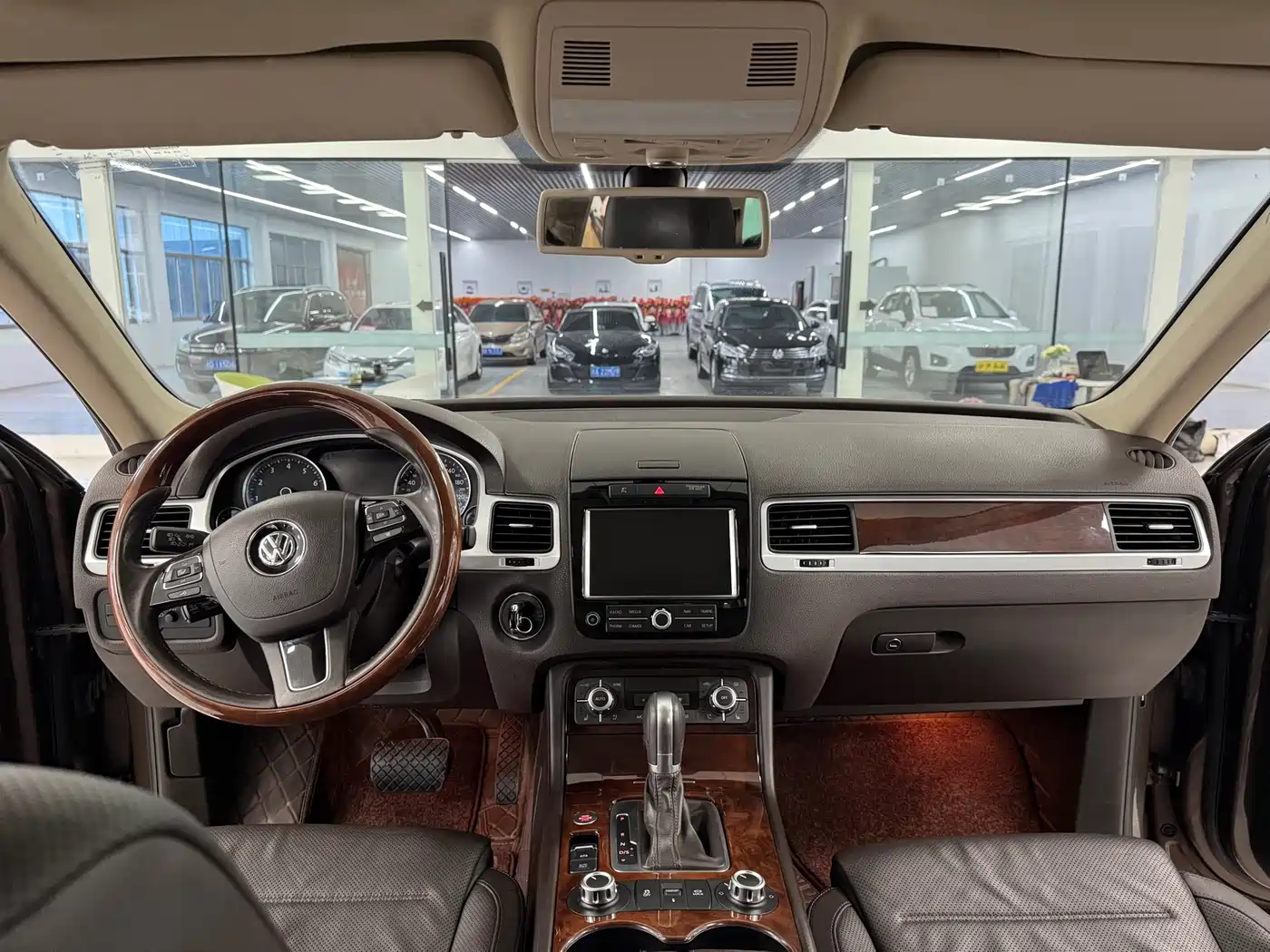 Volkswagen Touareg 2011 3.0TSI Premium фото 13