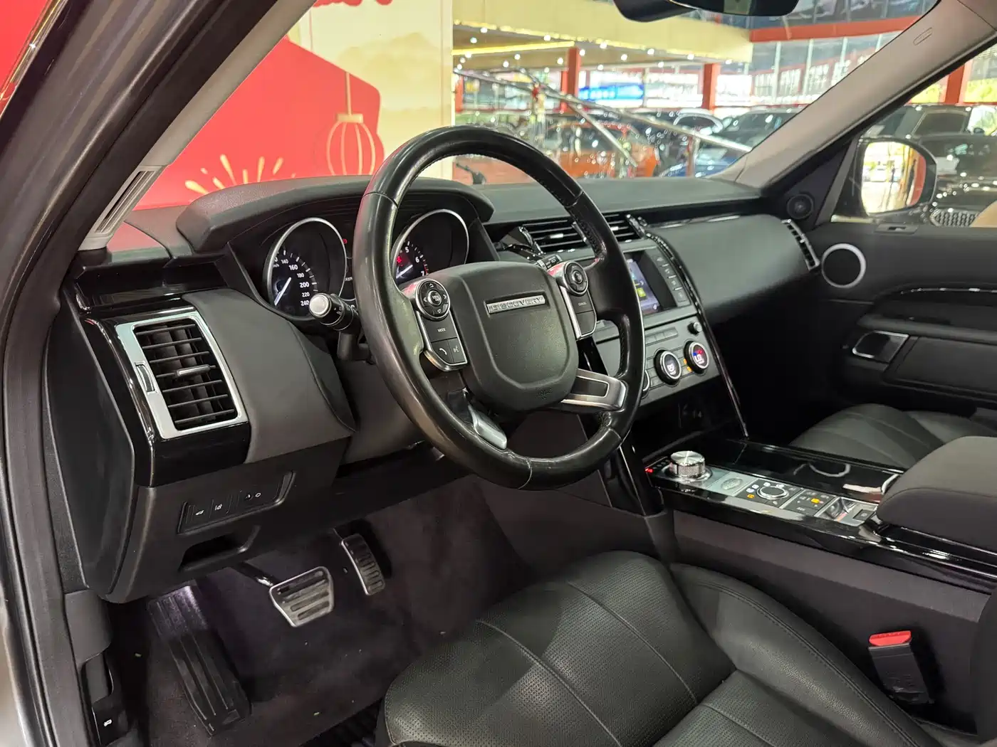 Land Rover Discovery 2017 3.0 SC V6 S фото 7
