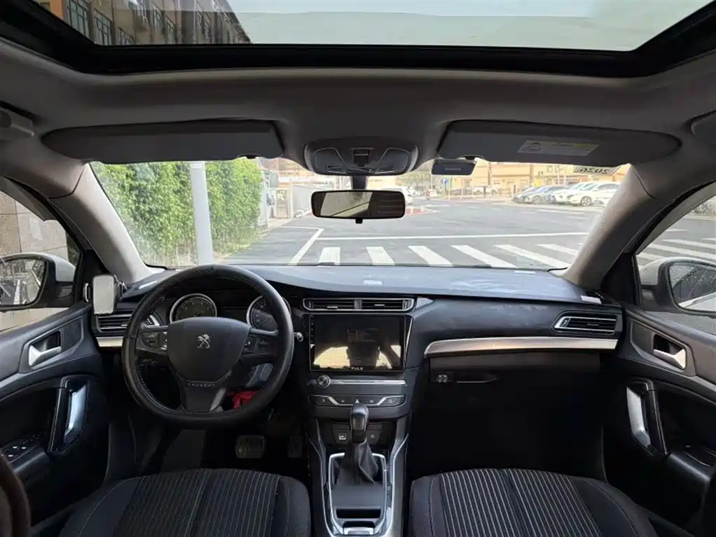 Peugeot 408 2015 Model 1.2T Automatic Luxury Edition фото 13