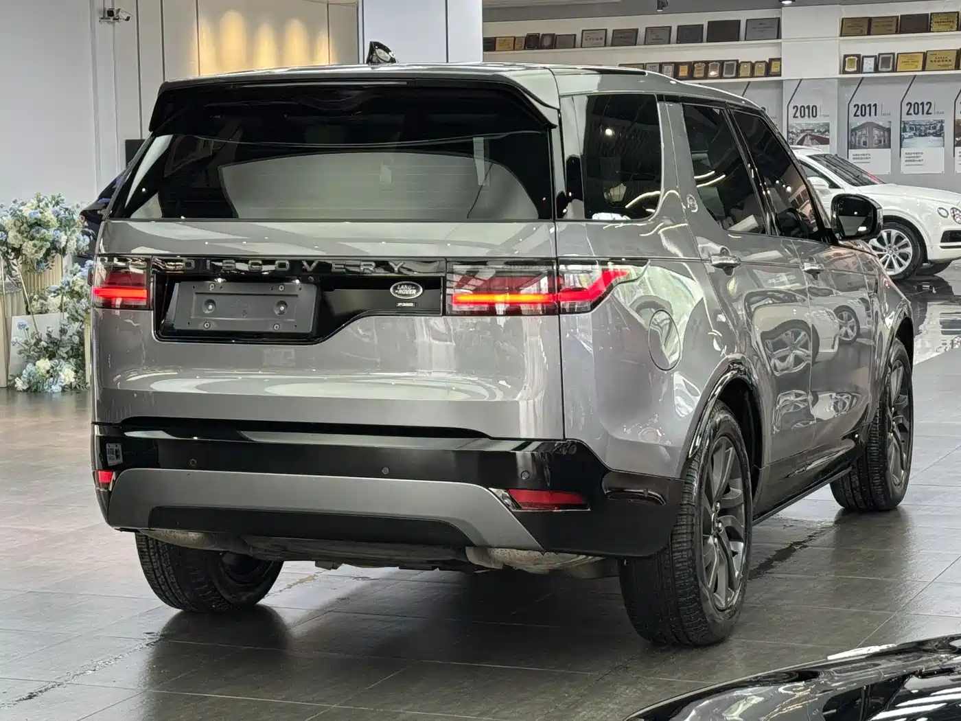 Land Rover Discovery 2021 360PS R-Dynamic S фото 6