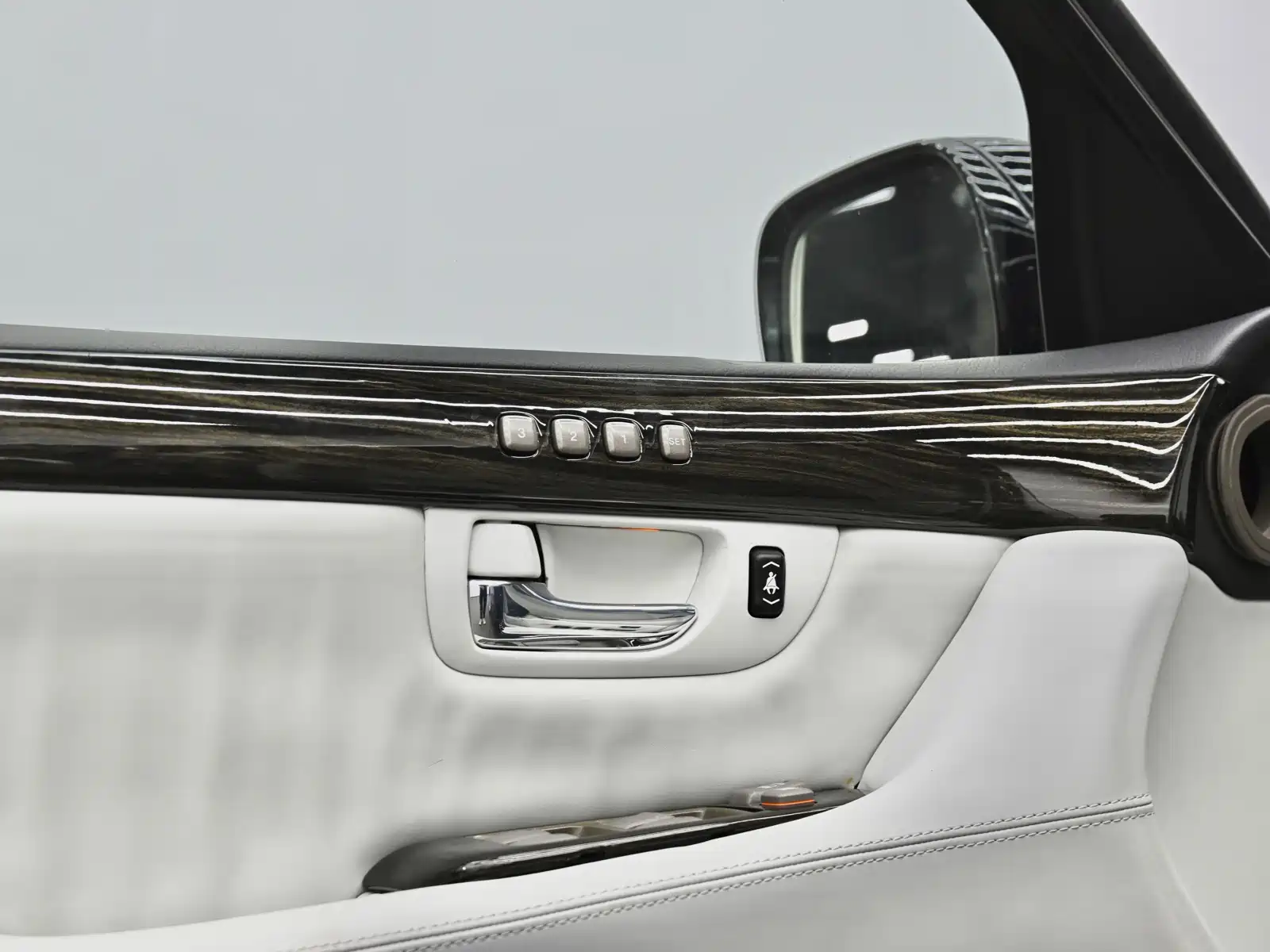 Фото 25 - Lexus LS