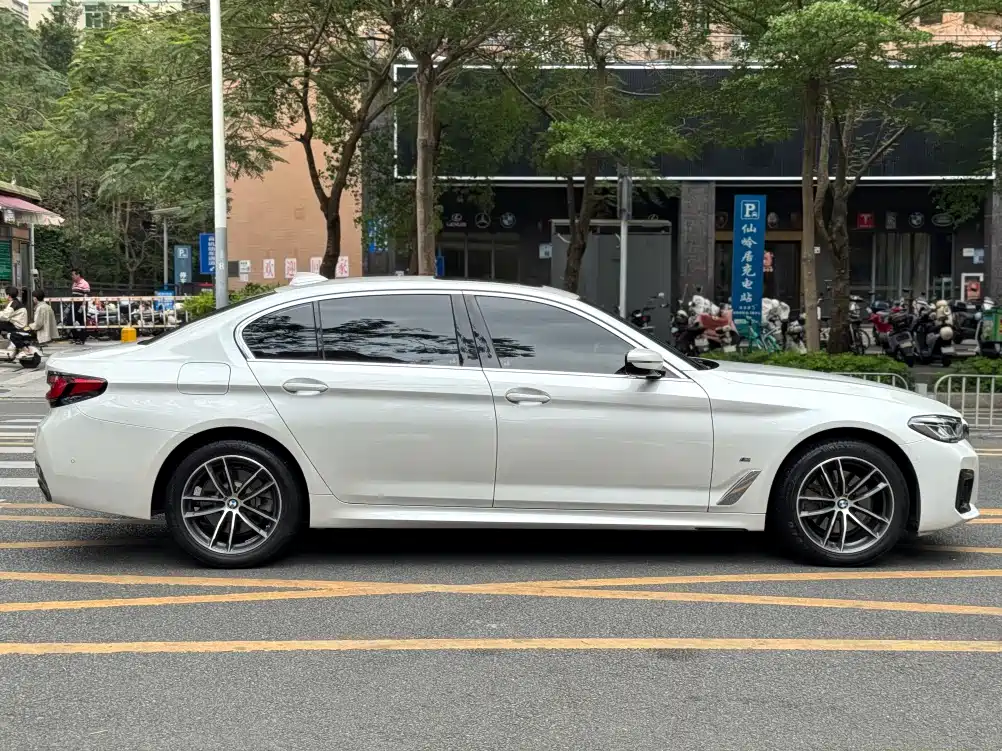 BMW 5 Series 2022 525Li M Sport Package фото 6