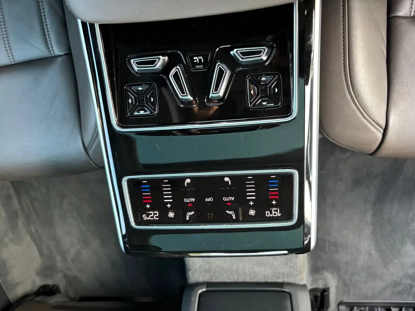 Audi A8 2019 Facelift Plus A8L 50 TFSI quattro Comfort фото 15