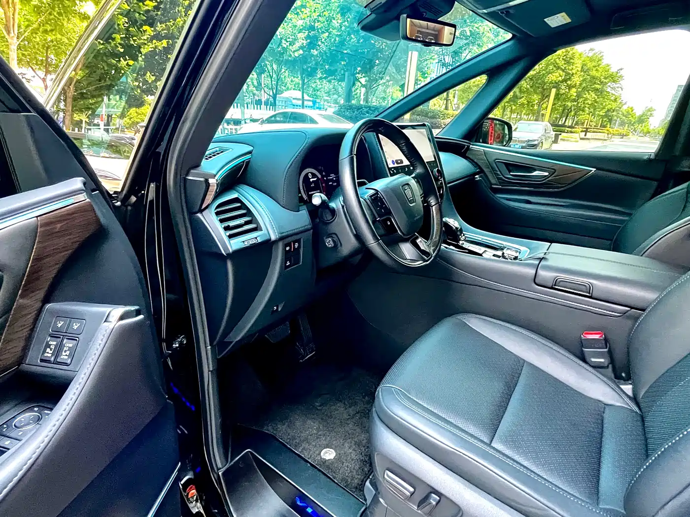 Toyota Vellfire 2024 Crown Hybrid 2.5L Premium Edition фото 17