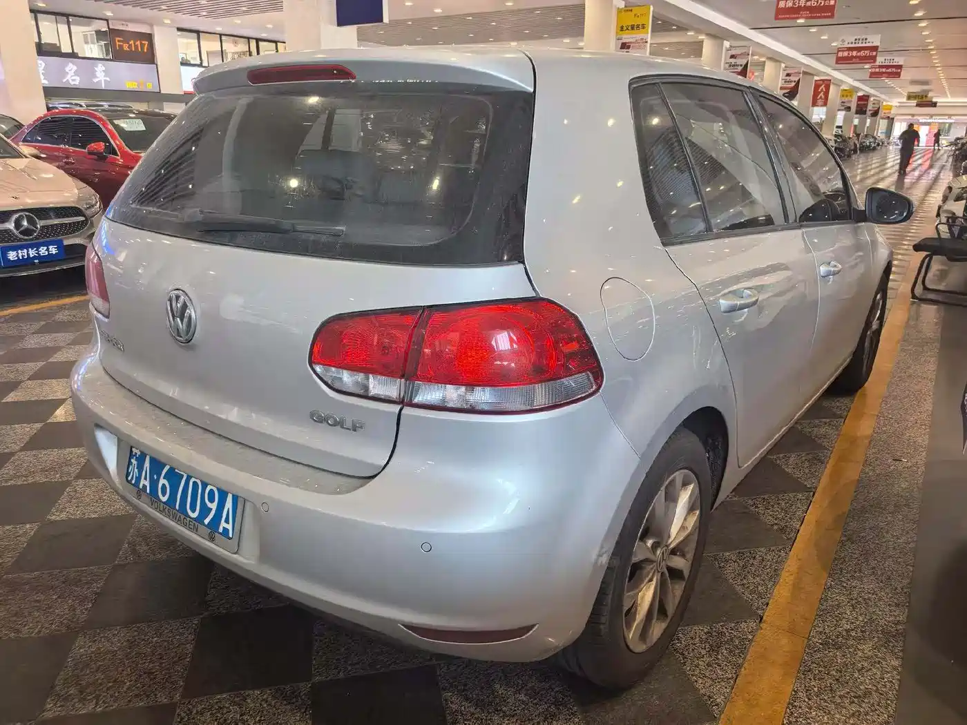 Volkswagen Golf 2010 1.6 Auto Comfort фото 7