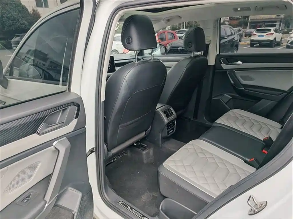 Volkswagen Tayron 2023 330TSI 2WD Luxury Plus Advanced Edition фото 6