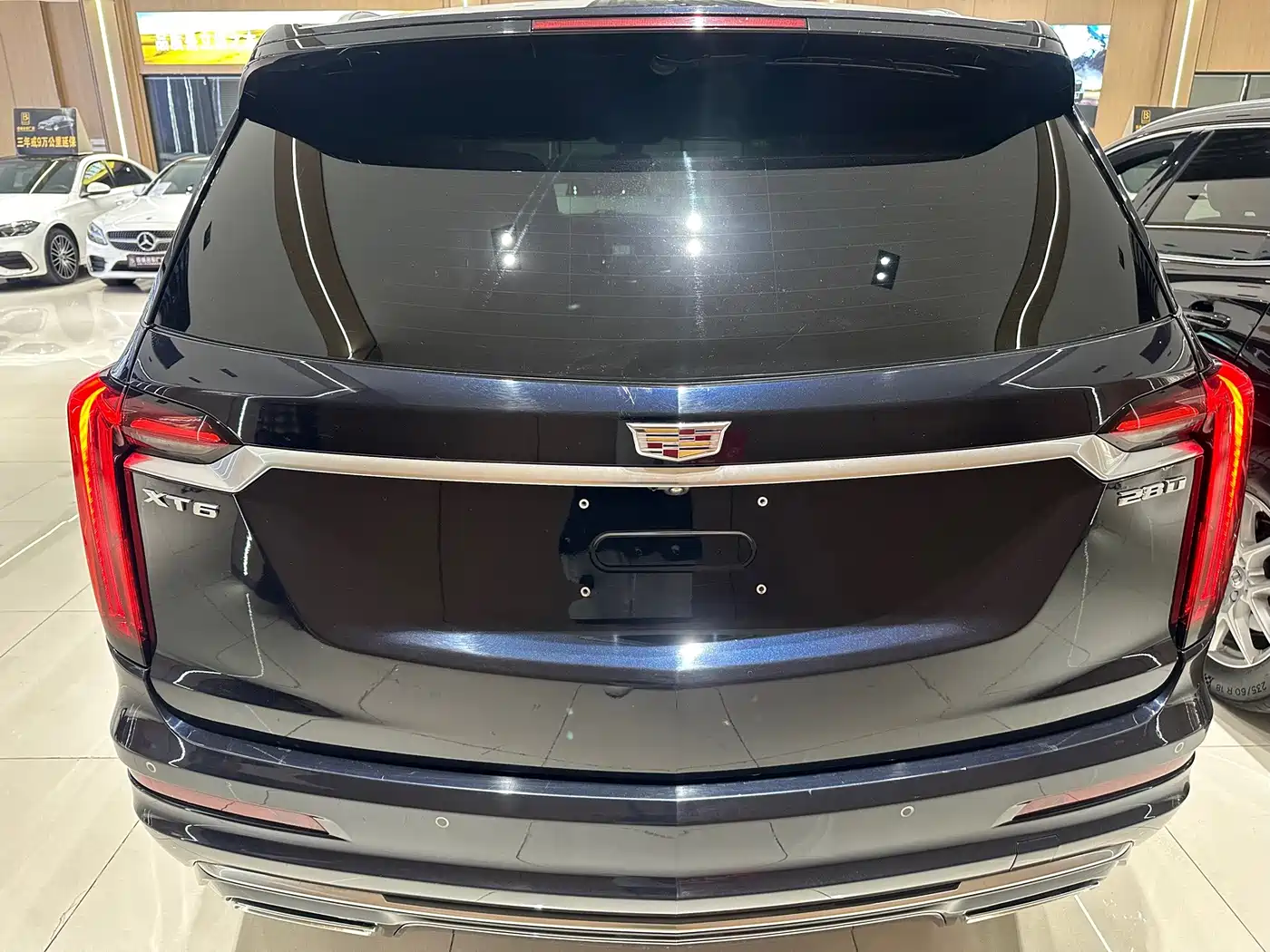 Фото 12 - Cadillac XT6