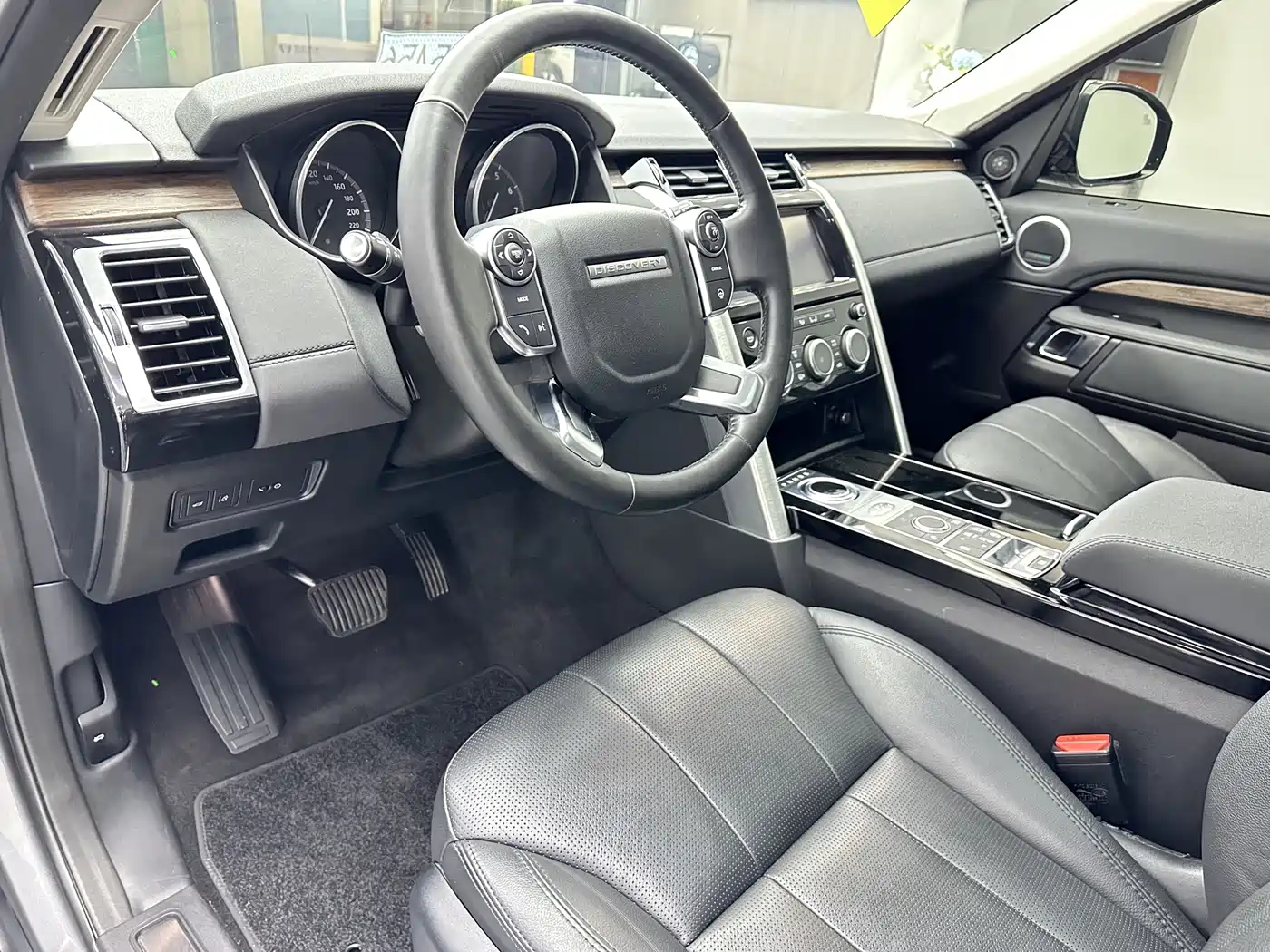 Land Rover Discovery 2017 3.0 SC V6 HSE фото 7