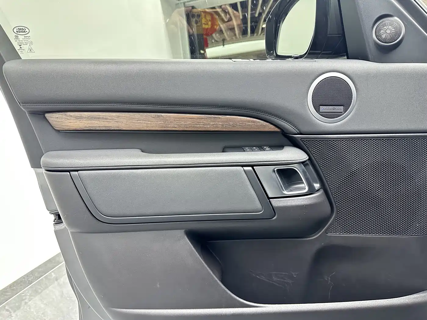 Land Rover Discovery 2017 3.0 SC V6 HSE фото 18