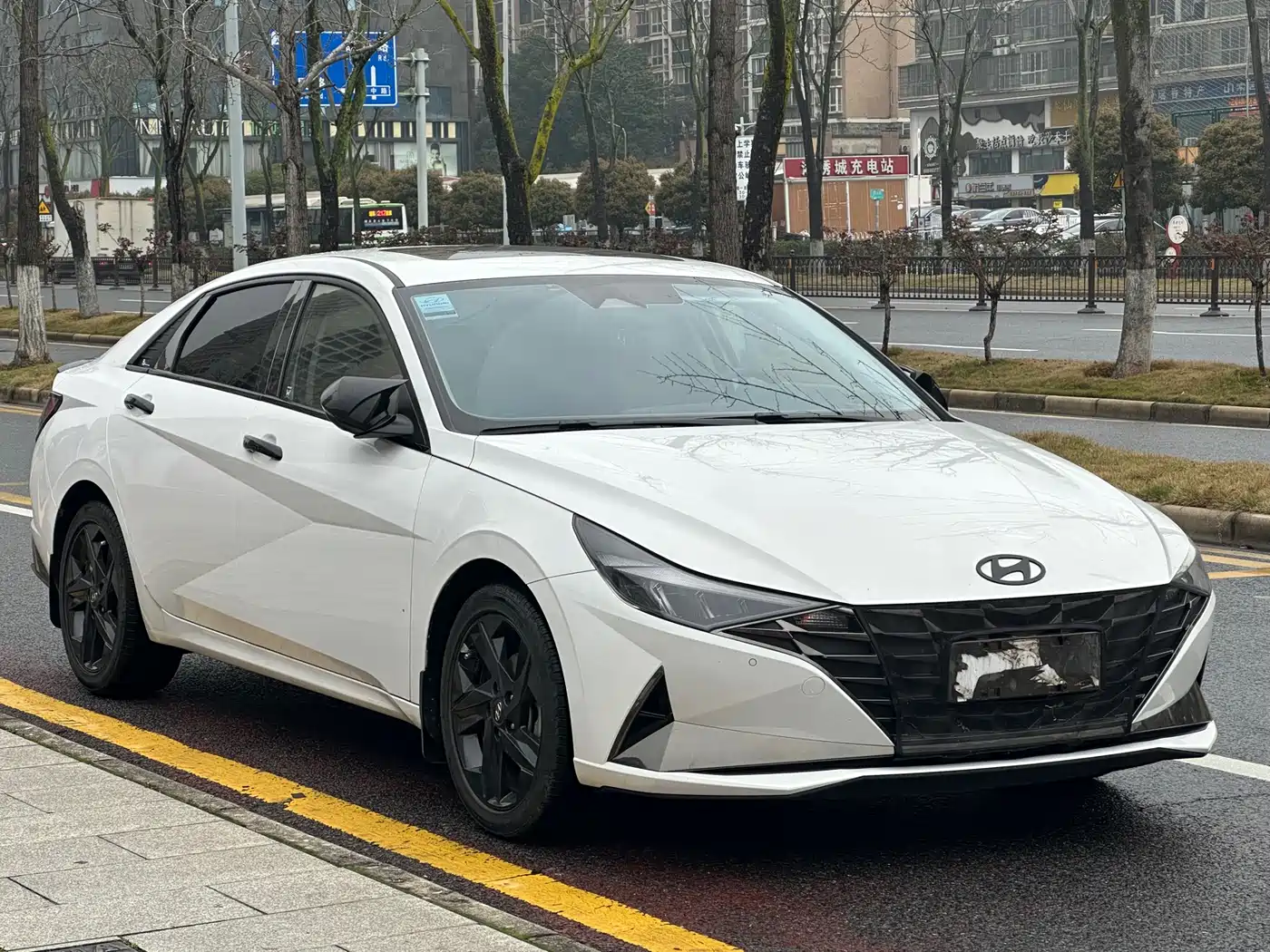 HYUNDAI ELANTRA