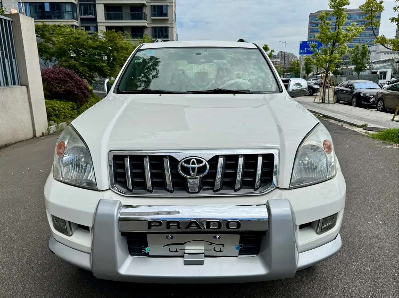 Toyota Prado (Import) фото 2