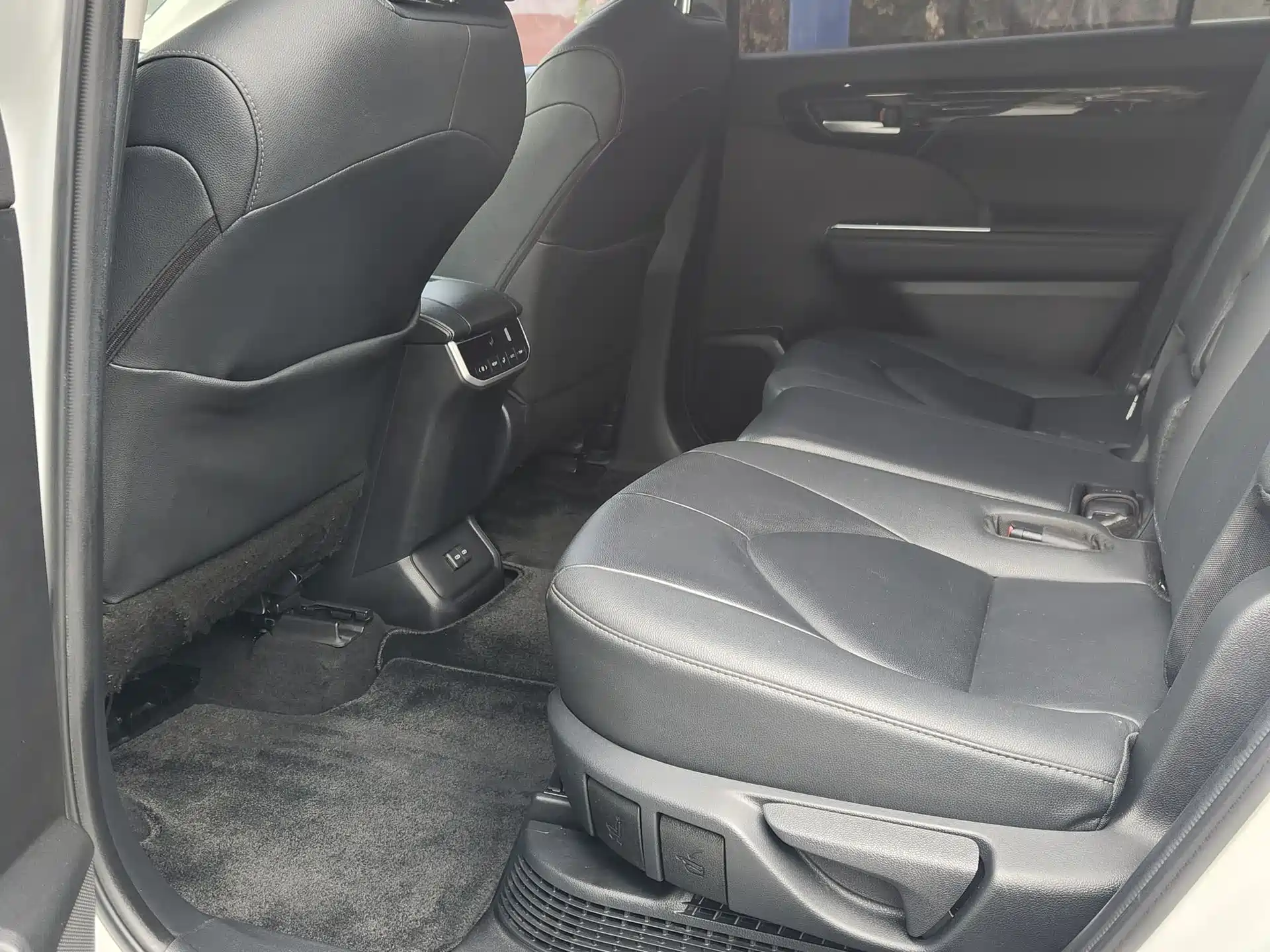 Photo 13 - Toyota Highlander