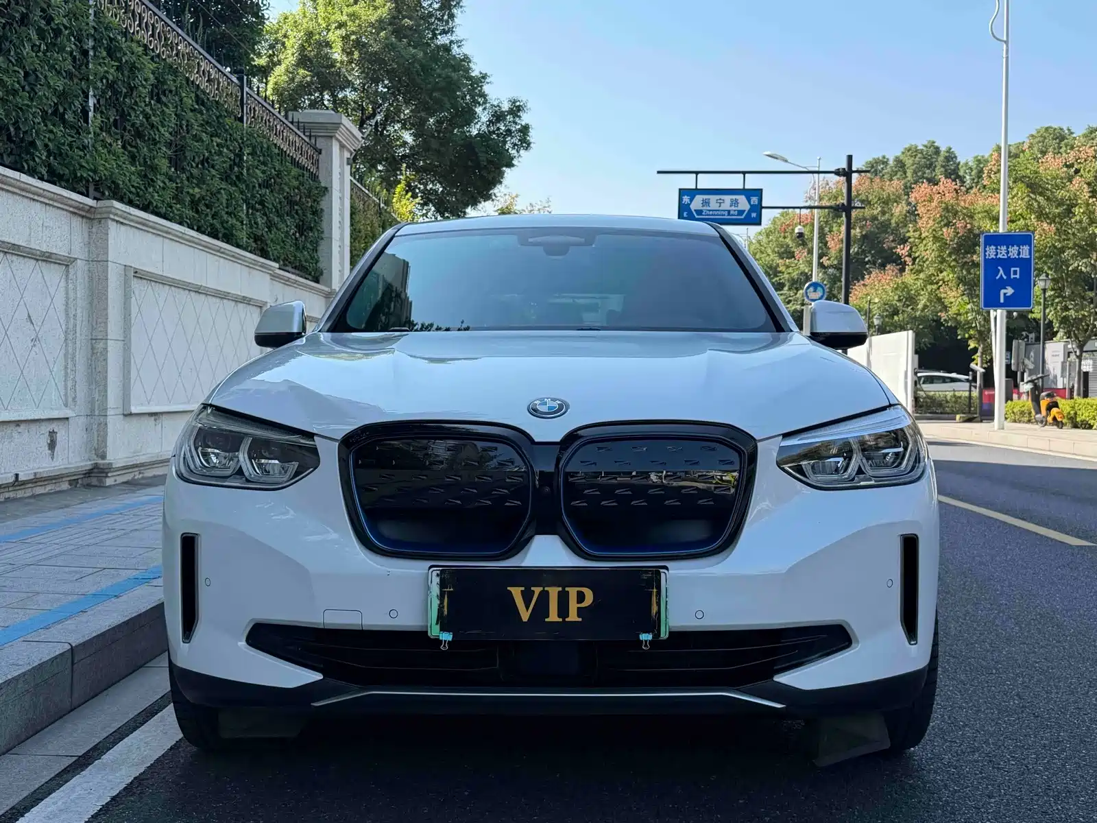 Фото 2 - BMW iX3