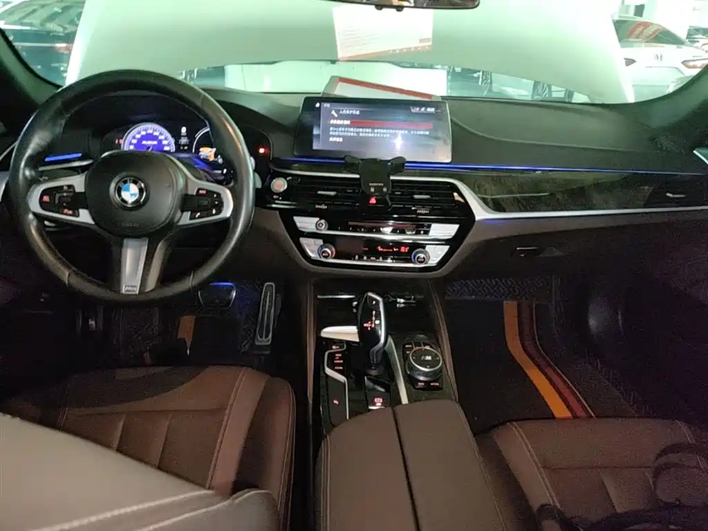 BMW 5 Series 2018 525Li M Sport Package фото 10