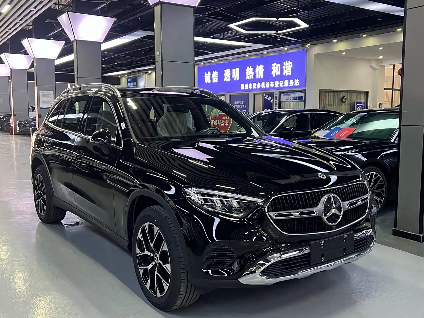 MERCEDES-BENZ GLC
