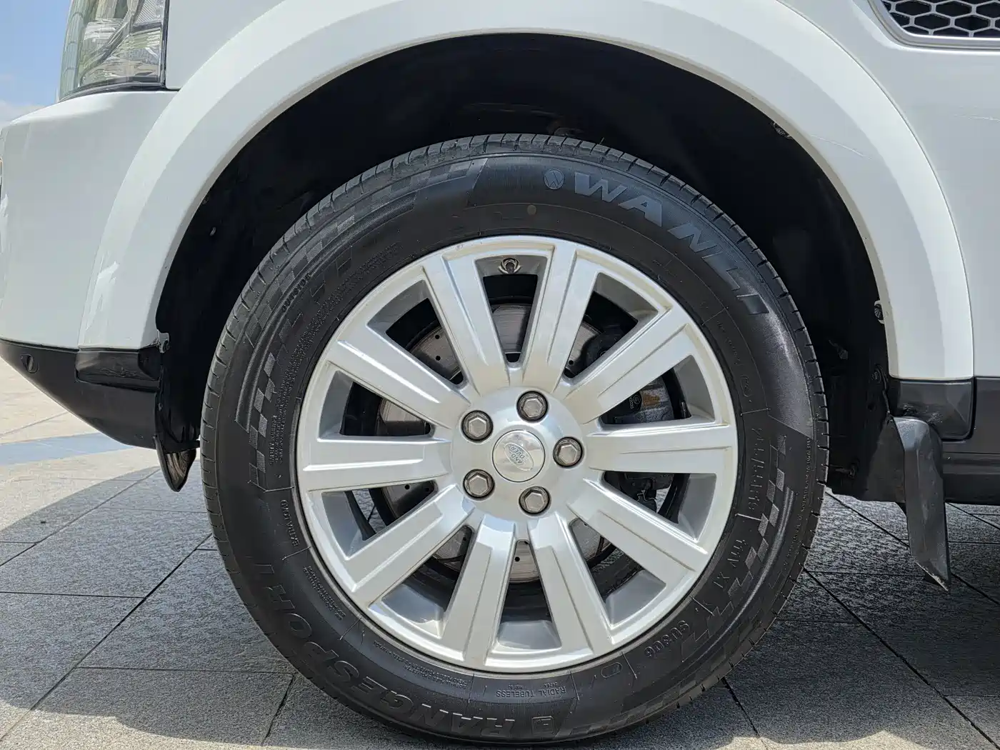 Land Rover Discovery 2015 3.0 SDV6 HSE Diesel фото 4