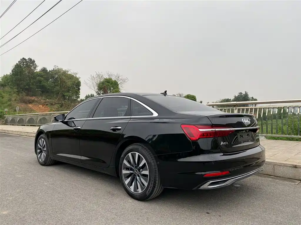 Audi A6L 2023 45 TFSI Premium Selection Elegance фото 3