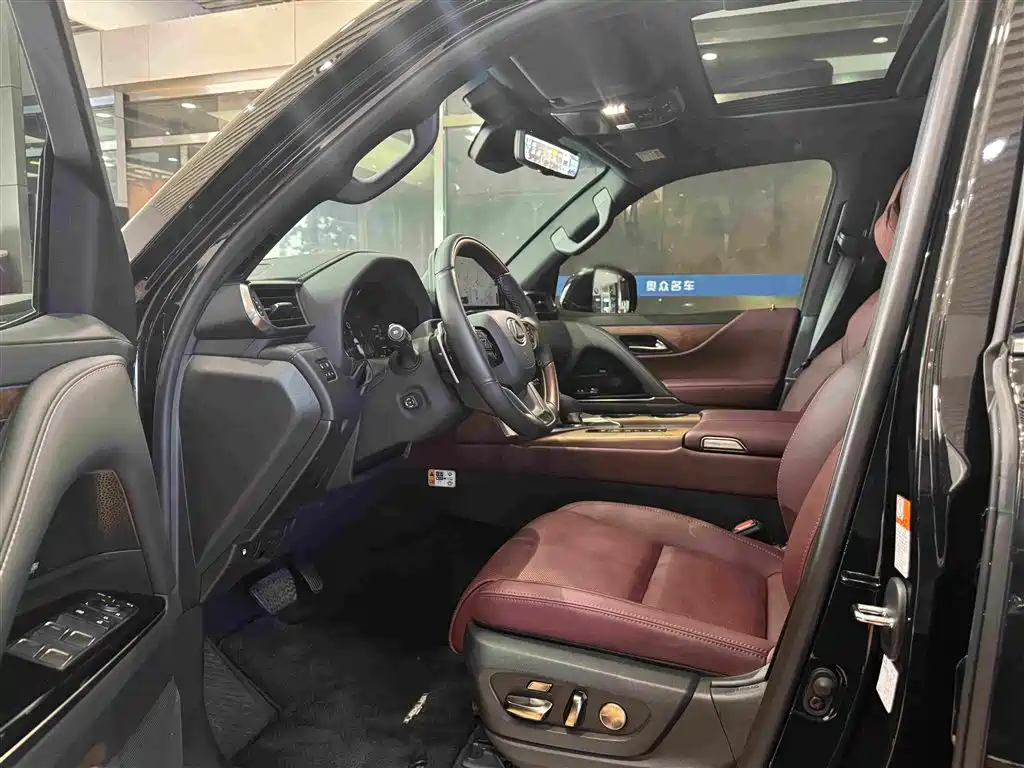 Фото 4 - Lexus LX