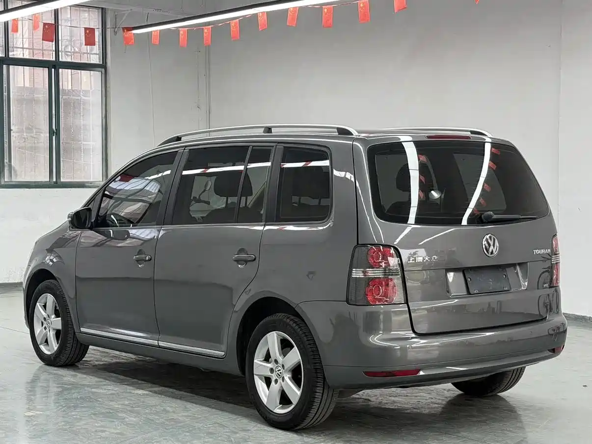 Фото 7 - Volkswagen Touran