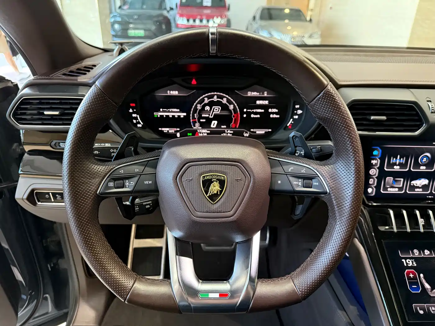 Lamborghini Urus 2023 4.0T V8 S фото 9