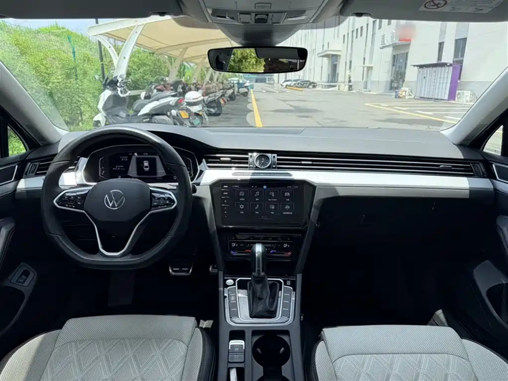 Volkswagen Magotan 2023 Model 2 Million Commemorative Edition 330TSI DSG Luxury фото 21
