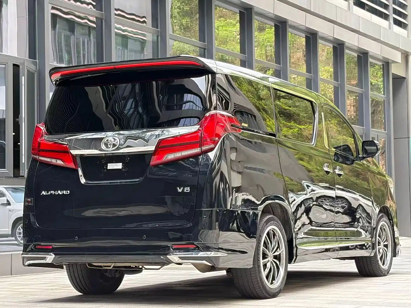 Toyota Alphard 2012 3.5L Luxury Edition фото 9