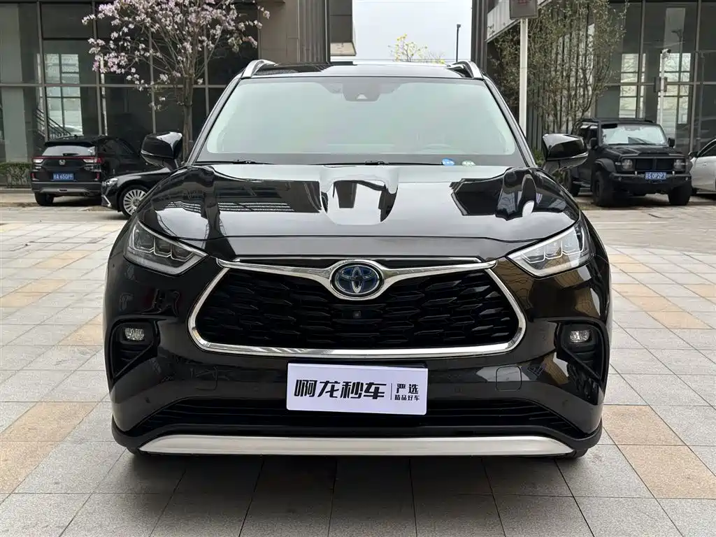 Toyota Highlander 2022 Dual Engine 2.5L 4WD Supreme Edition 7-Seater фото 4