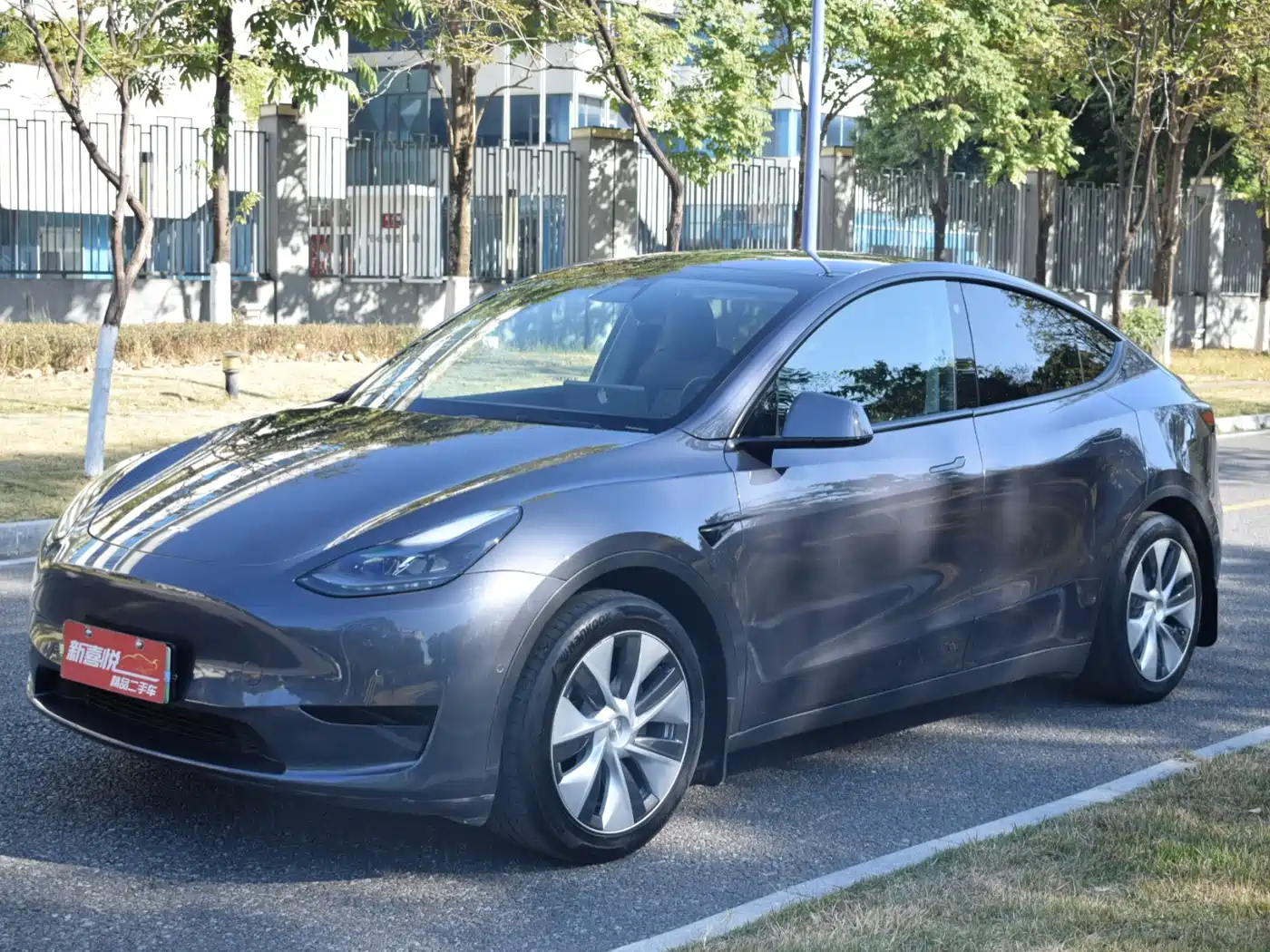 TESLA MODEL Y