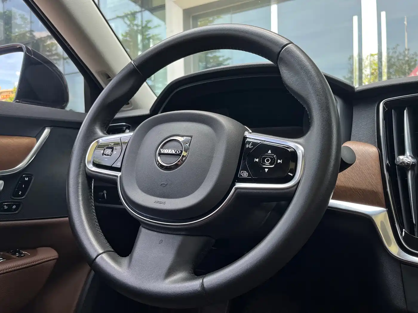 Фото 17 - Volvo S90