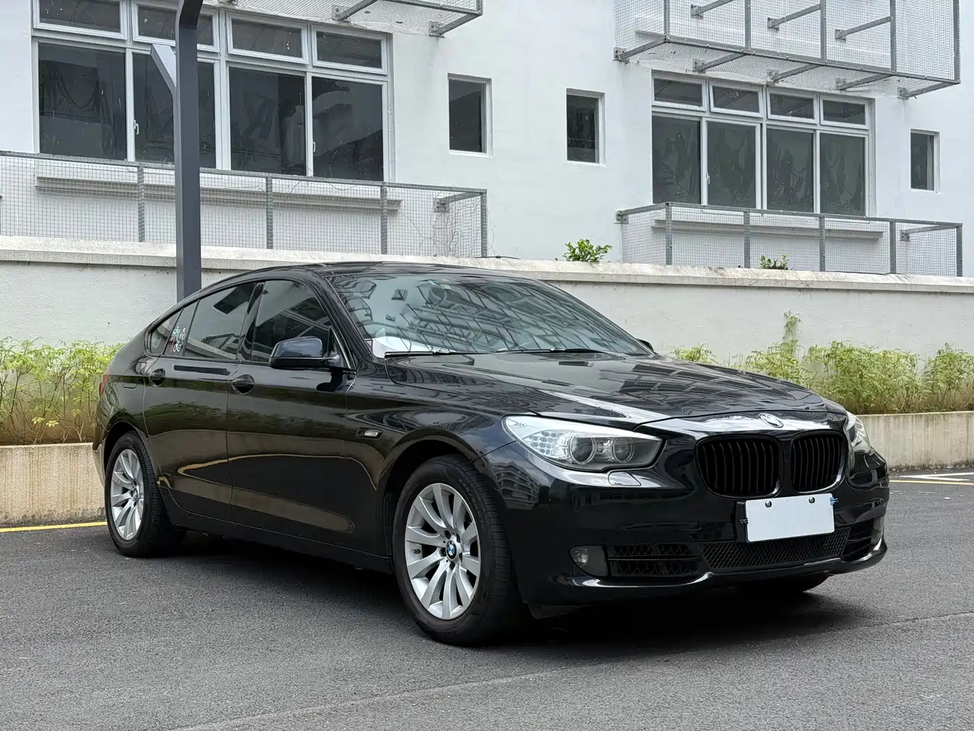 BMW 5 Series GT 2010 535i Luxury Model фото 3