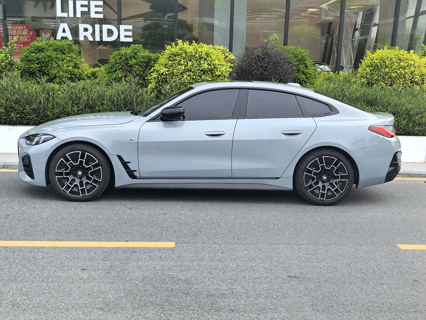 BMW 4 Series 2024 430i Gran Coupe M Sport Shadowline Package фото 3
