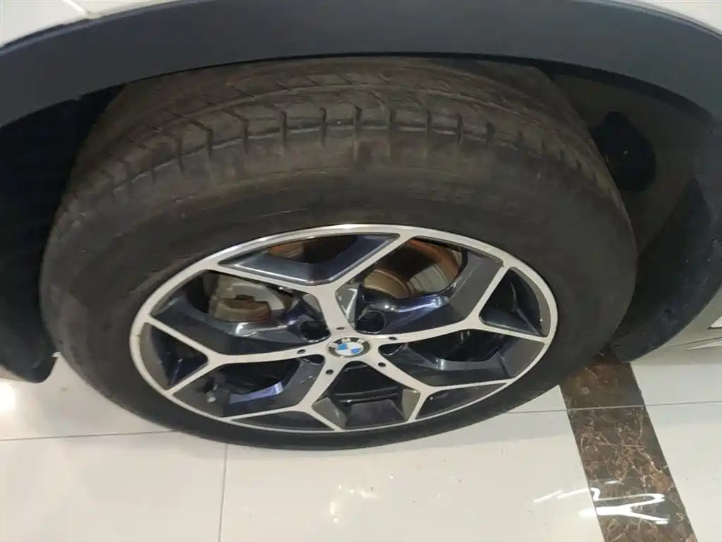 BMW X1 2019 sDrive18Li Premium Model фото 23