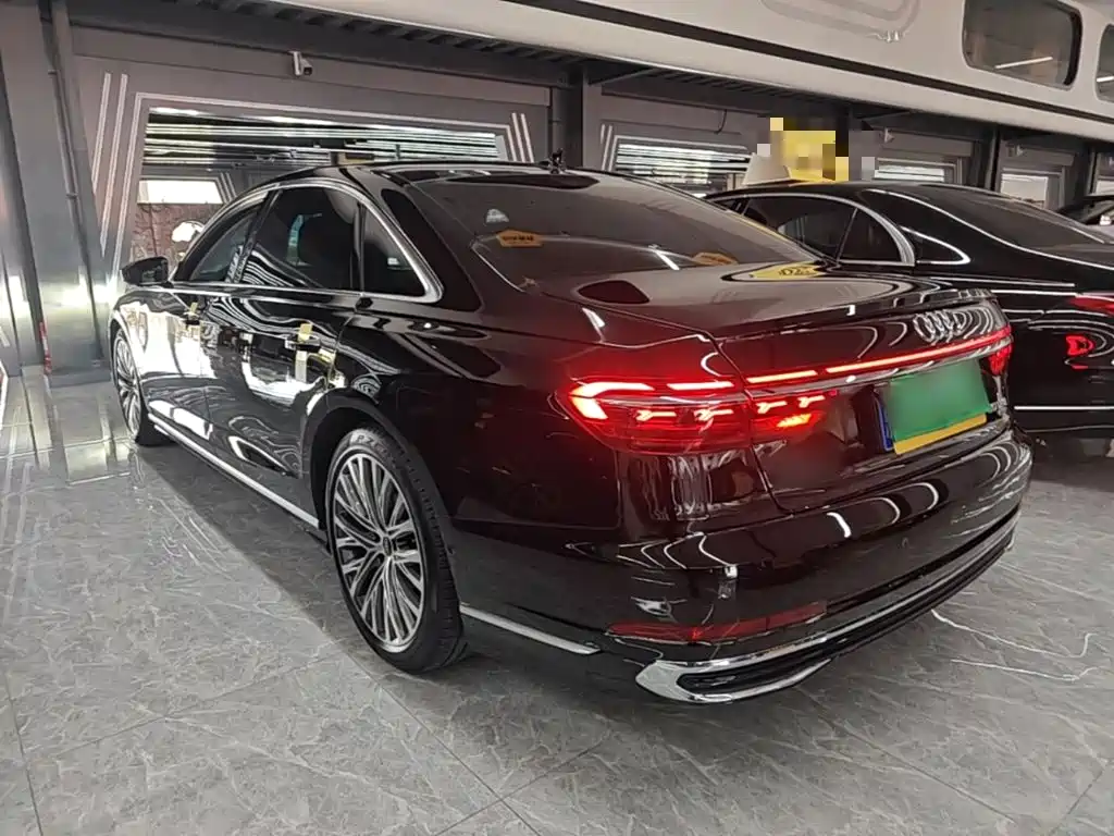 Фото 5 - Audi A8