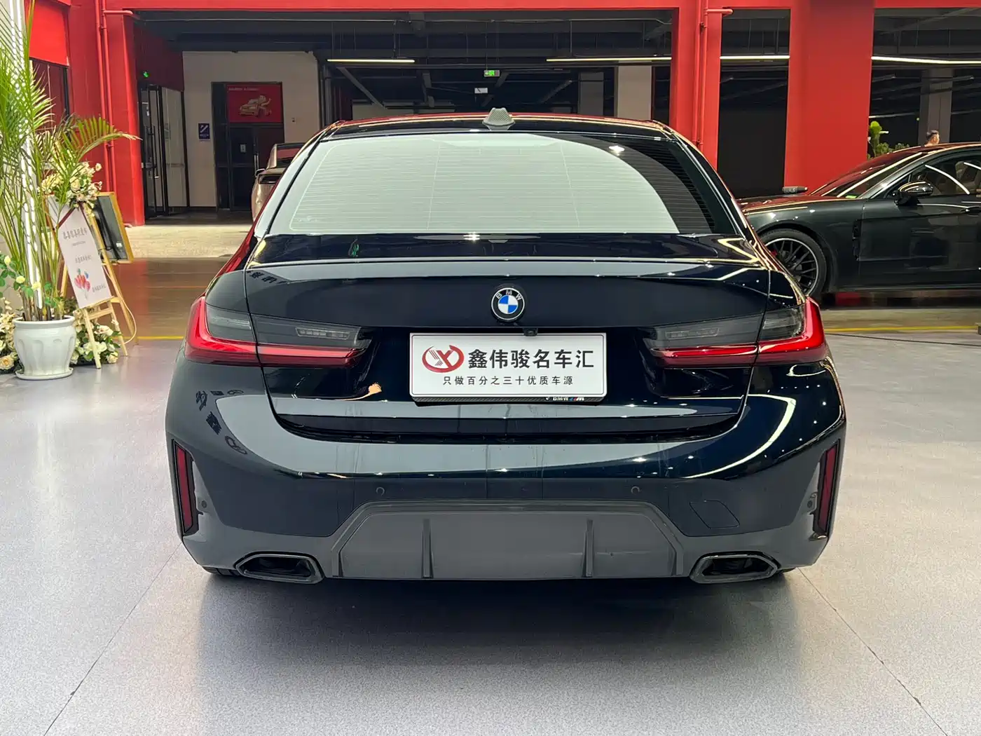 BMW 3 Series 2024 330i M Sport Shadowline Package фото 16