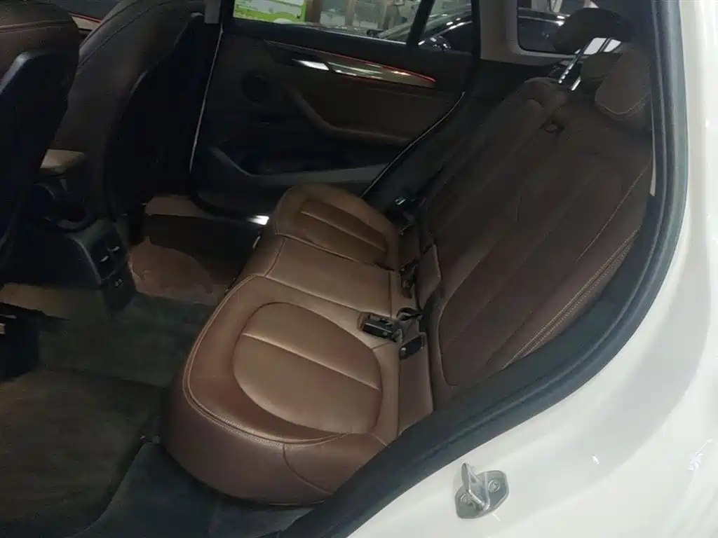 BMW X1 2019 sDrive18Li Premium Model фото 17