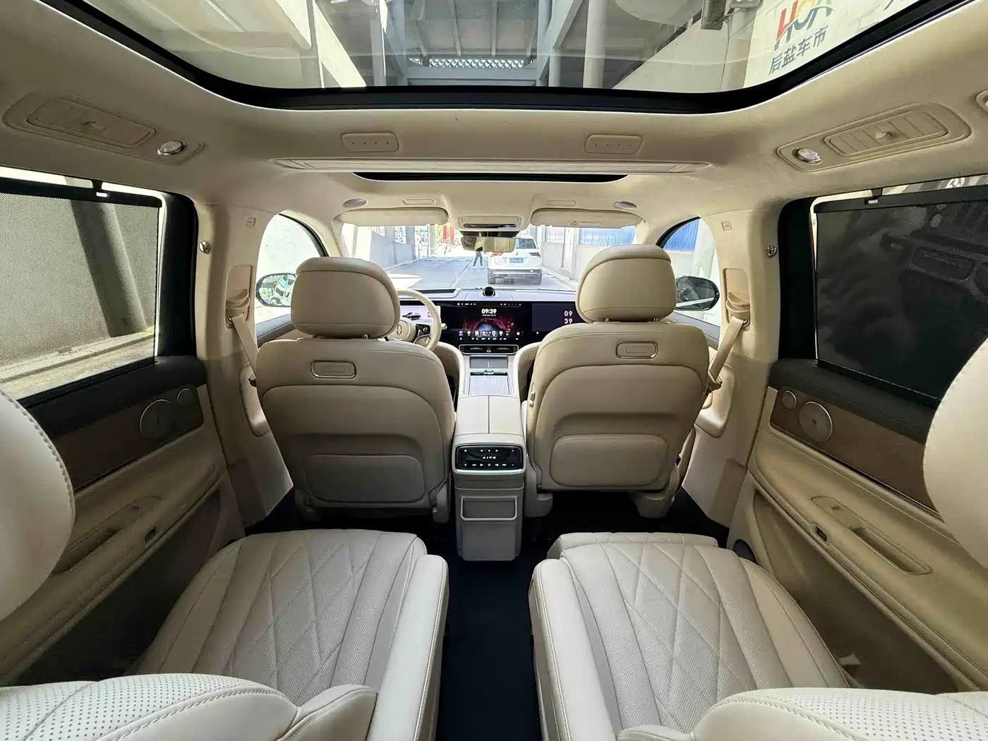 AITO Wenjie AITO M9 2024 Range Extender Max Edition 42kWh 6-seater фото 10