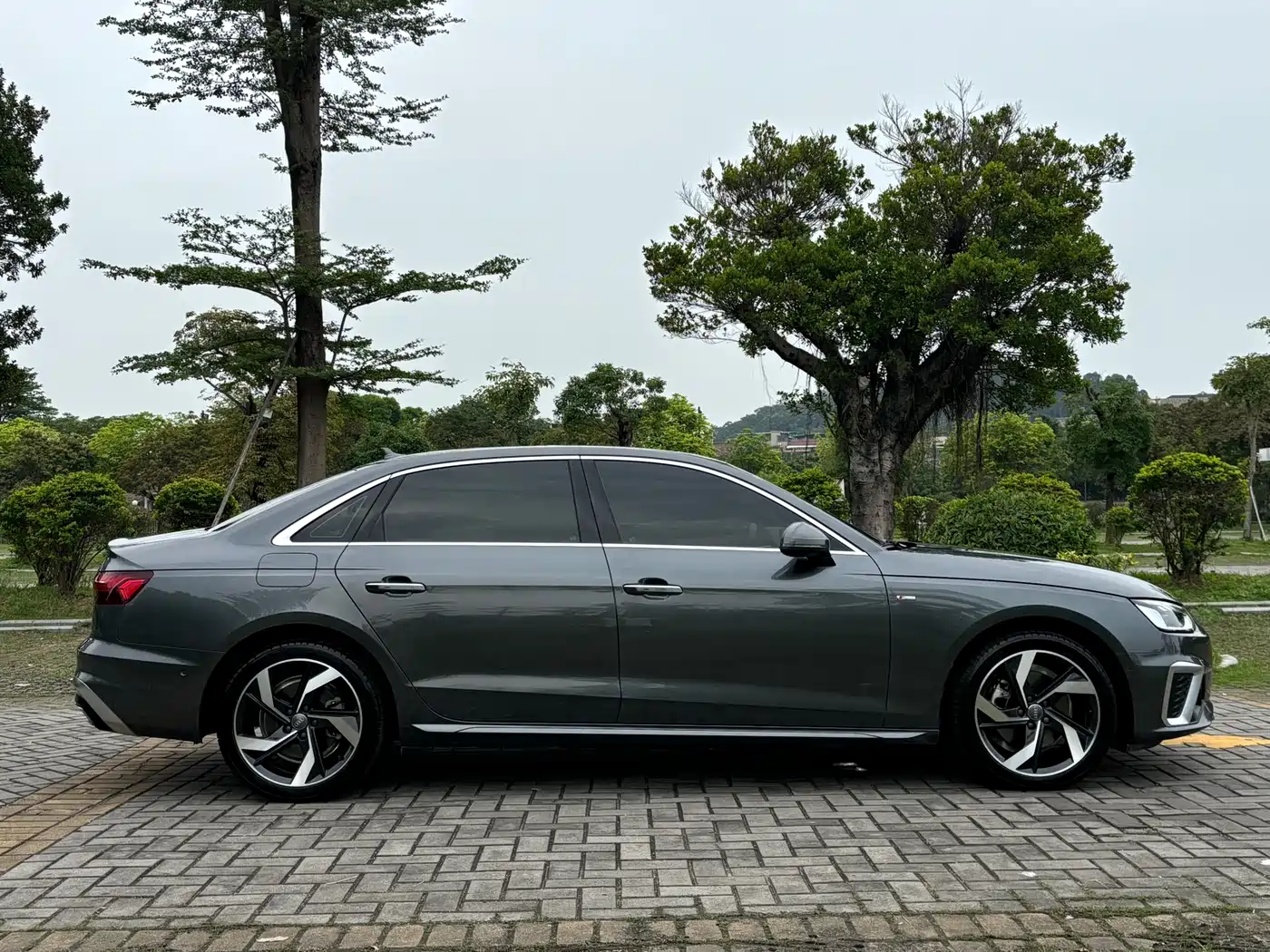 Audi A4L 2021 40 TFSI Premium Life Edition фото 19
