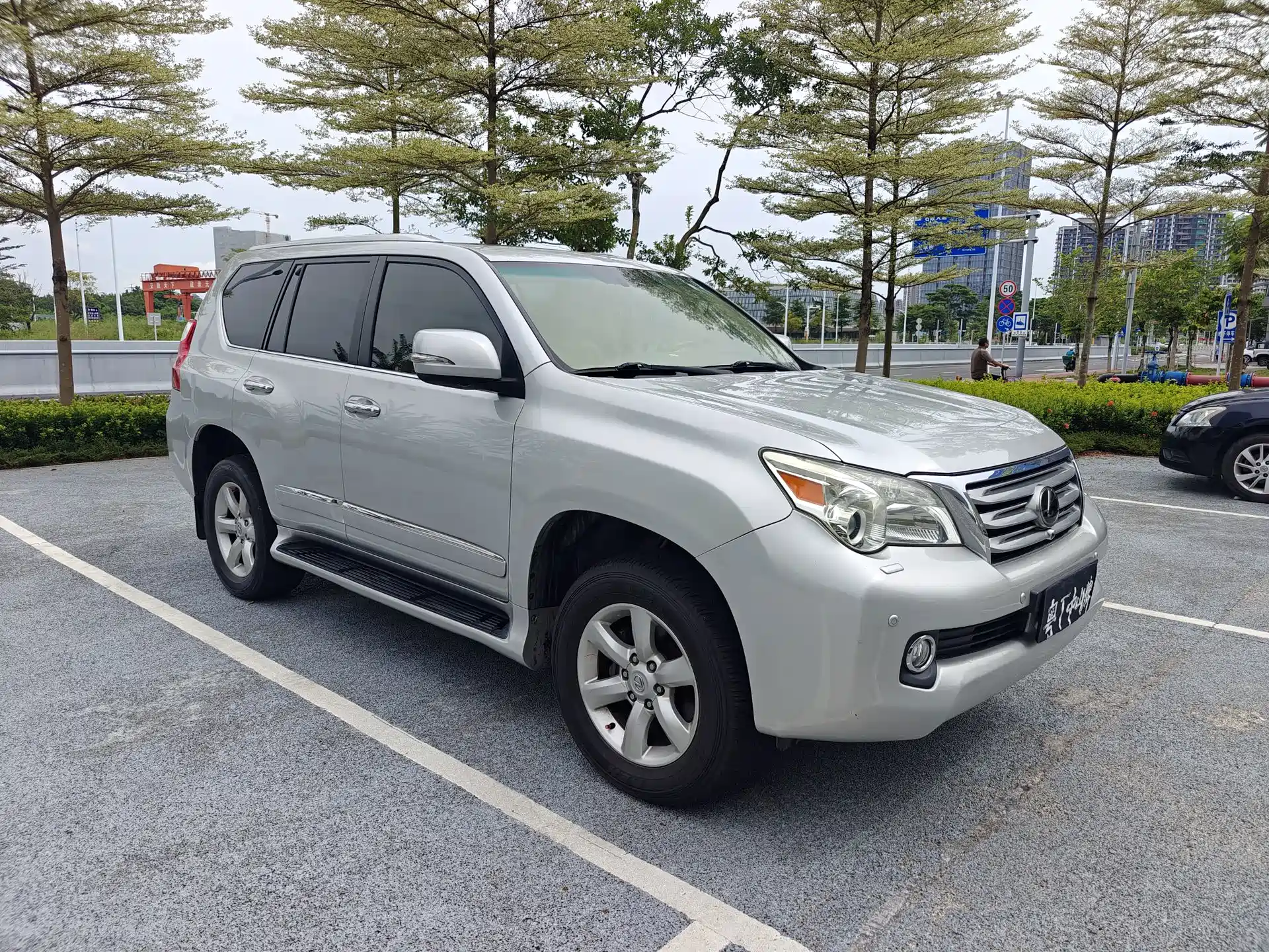 Photo 3 - Lexus GX