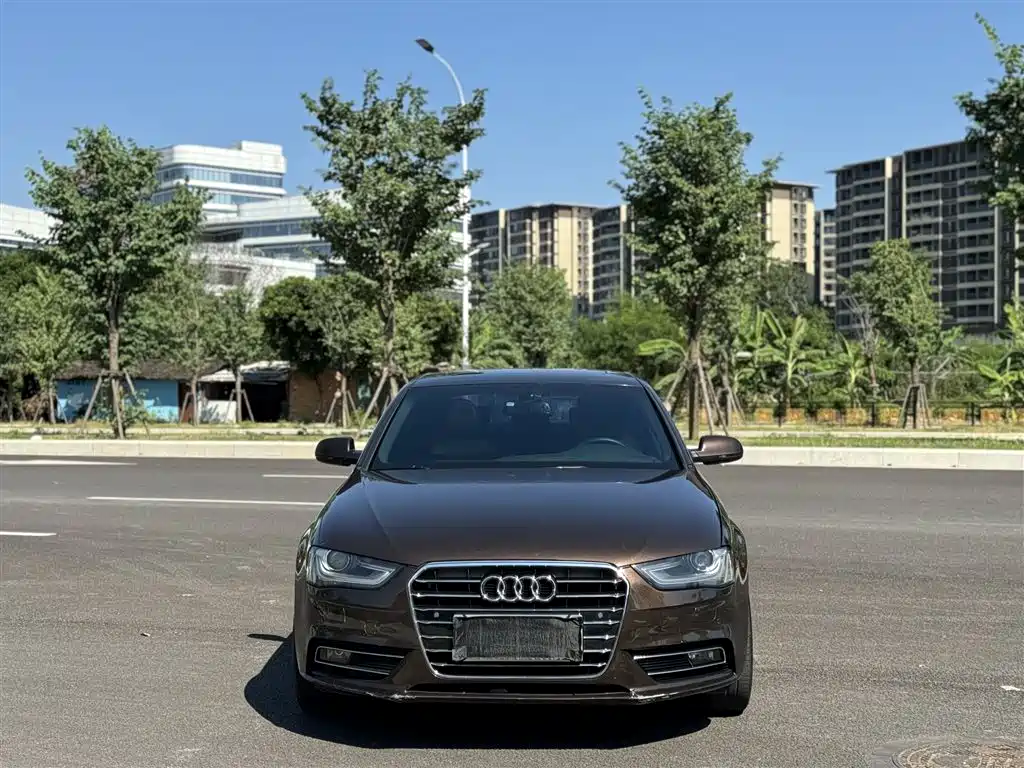 Фото 2 - Audi A4L