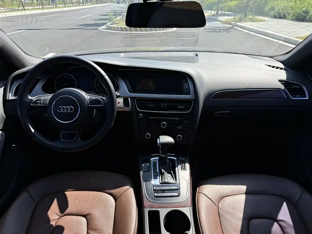 Фото 8 - Audi A4L