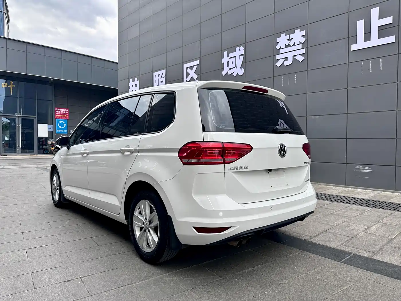 Volkswagen Touran 2018 Touran L 280TSI DSG Trendline 7-seater China V фото 5