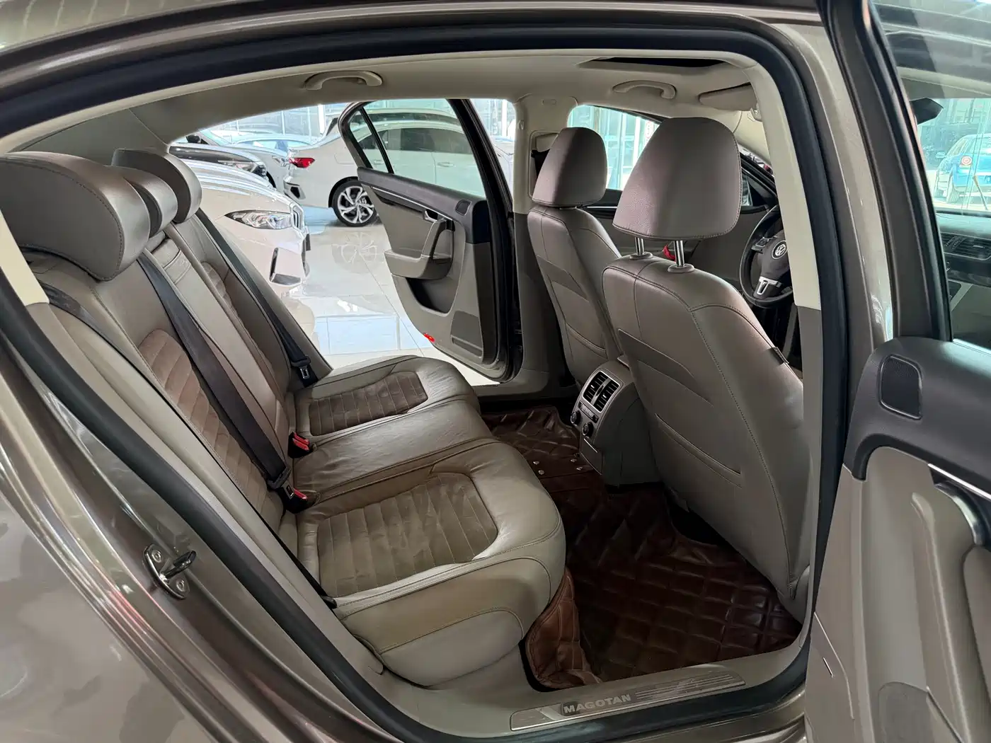 Volkswagen Magotan 2013 1.8TSI Premium фото 10