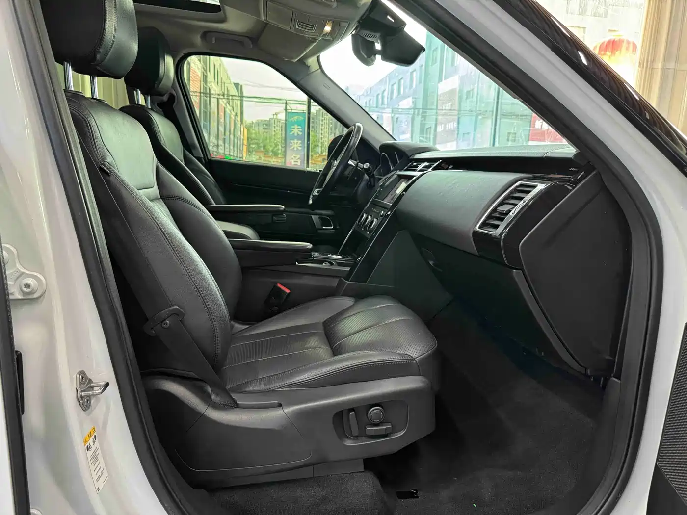 Land Rover Discovery 2017 3.0 SC V6 S фото 8