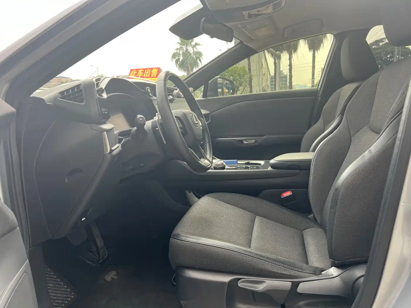 Lexus RZ 2023 450e 4WD Deluxe фото 4