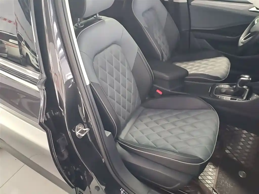 Volkswagen Sagitar 2023 300TSI DSG Surpassing Edition фото 25